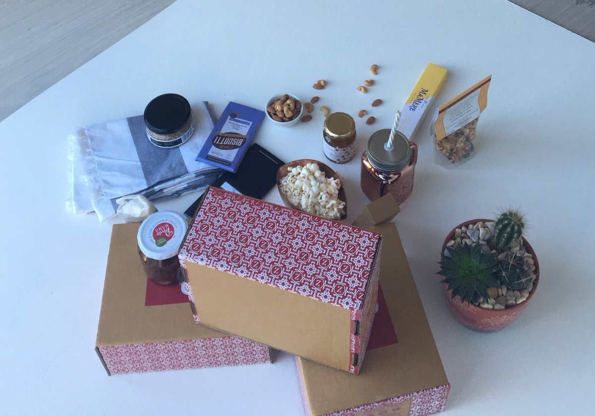 ZestlyBox's tweet photo. Behind the scenes today at Zestly HQ. #love #photooftheday #beautiful #corporate #box #picoftheday #food #foodporn #foodie #foodphotography https://t.co/Aci0JaObOl