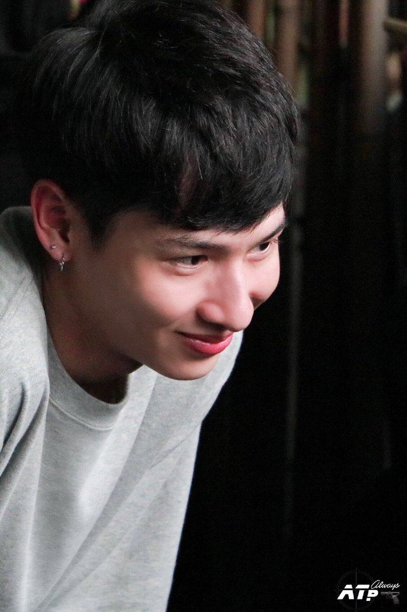 AlwaysATp's tweet photo. ยิ้มห��านนี่งานถนัดน้องเค้าเลยแหล่ะ 😊
@AtthaphanP 

#กันอรรถพันธ์น่ารักกว่าที่คิด 
#ออฟกัน
#GunATp 
#Gunatthaphan
#ATpCute24years https://t.co/3Vv1nq7pi5