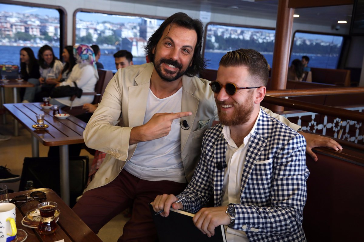 VapurdaSohbet's tweet photo. Bu haftaki konuğumuz Karadeniz şarkılarının güzelliğini bizlere yansıtan @volkannarslan 😊 Pazar 11:10'da TRT Haber ekranlarındayız ⛴️☀️ https://t.co/R3ErbQbkuy