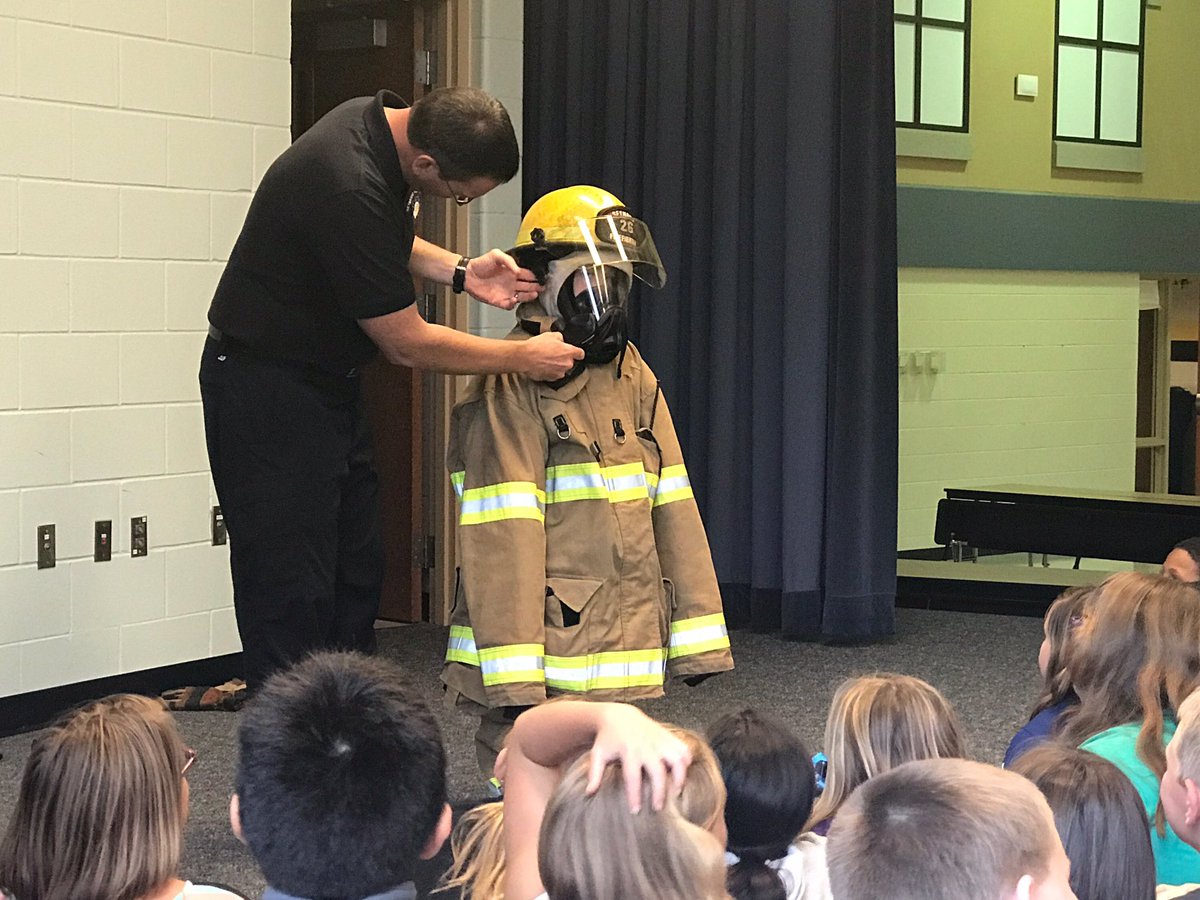 reddingschool's tweet photo. 4th Grade fire safety program was very informative. Thank you Seymour Fire Department &amp; Firefighter O'Neal! #ReddingRocks #HatsOff2Learning https://t.co/gnZkPBSPHu