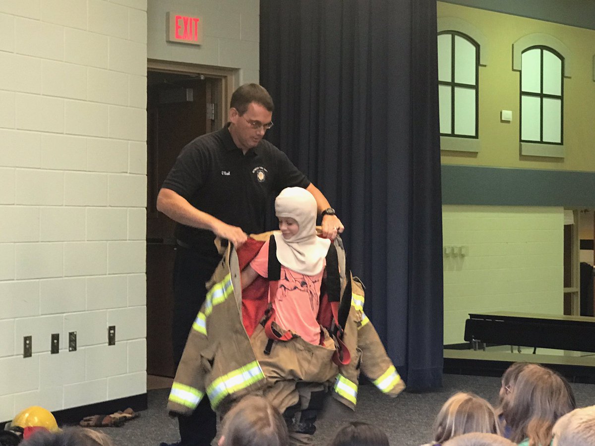 reddingschool's tweet photo. 4th Grade fire safety program was very informative. Thank you Seymour Fire Department &amp; Firefighter O'Neal! #ReddingRocks #HatsOff2Learning https://t.co/gnZkPBSPHu