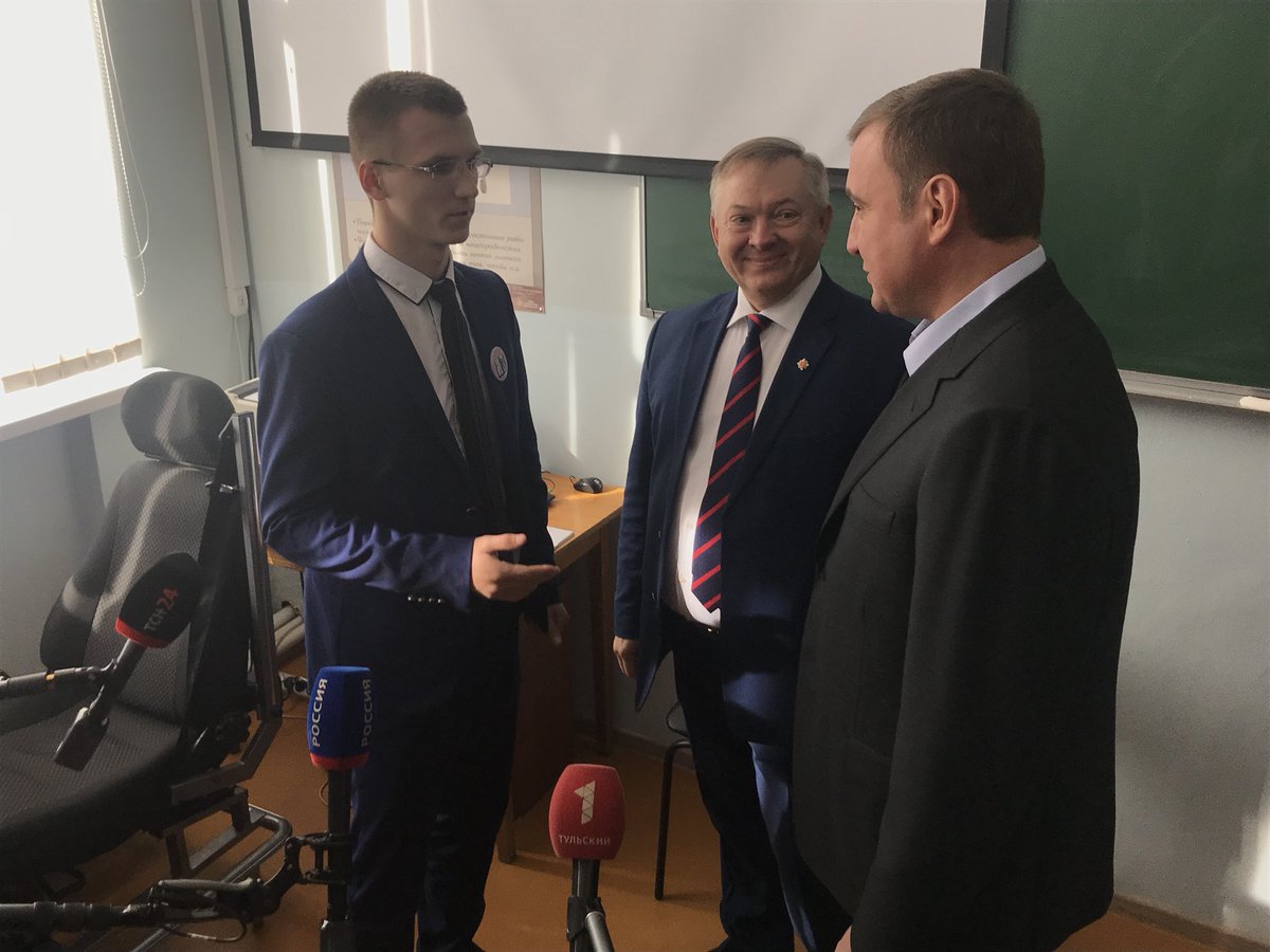 В #Киреевск’ой школе-интернате Алексей #Дюмин пообщался с Иваном Лакомовым, кот. собирается поступать в Пограничный институт, пожелал удачи.