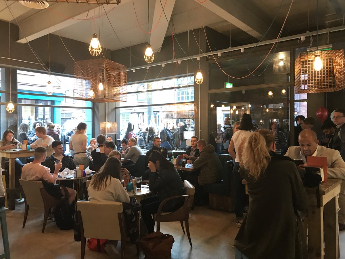 YardandCoop's tweet photo. Manchester folk 💛 FREE buttermilk fried chicken! Don’t worry guys, queue is going down quickly #ChookOff https://t.co/pvJwhfLCmZ
