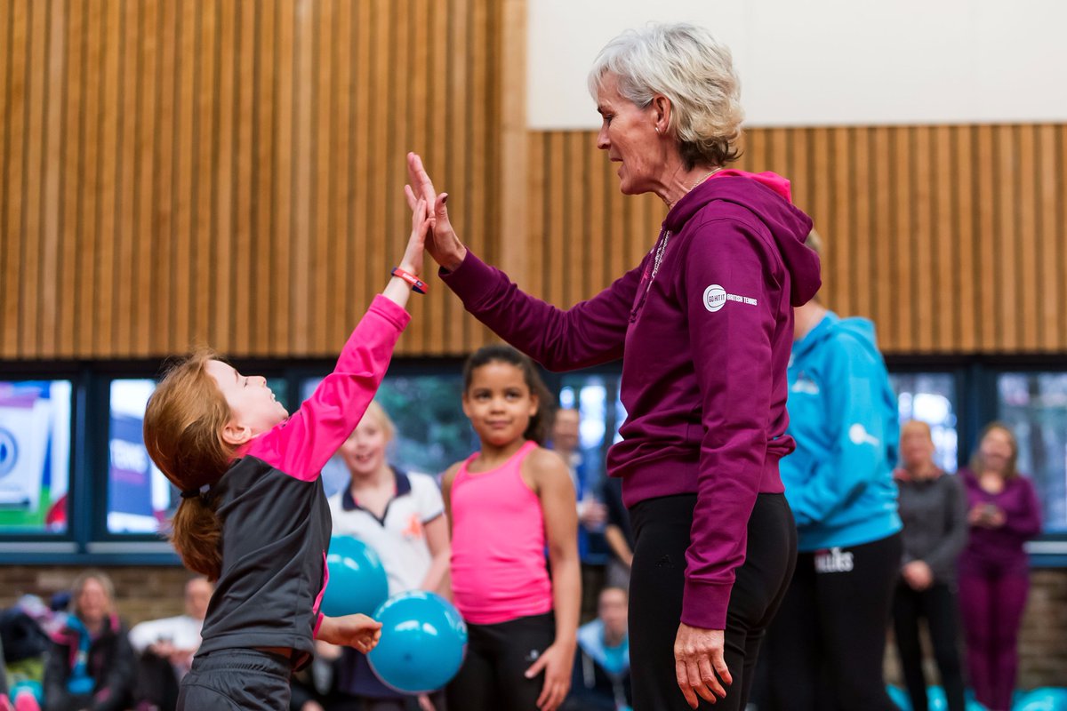 SheRallies's tweet image. High Fives and Smiles all round for International Day of the Girl! A day to promote girls&apos; empowerment 💜🧡❤️ #SheRallies @Miss_Hits