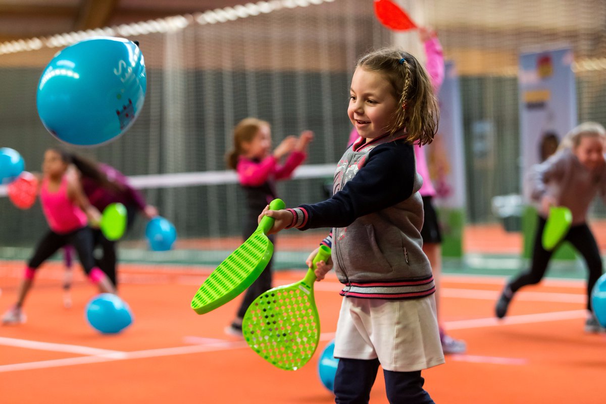 SheRallies's tweet image. High Fives and Smiles all round for International Day of the Girl! A day to promote girls&apos; empowerment 💜🧡❤️ #SheRallies @Miss_Hits