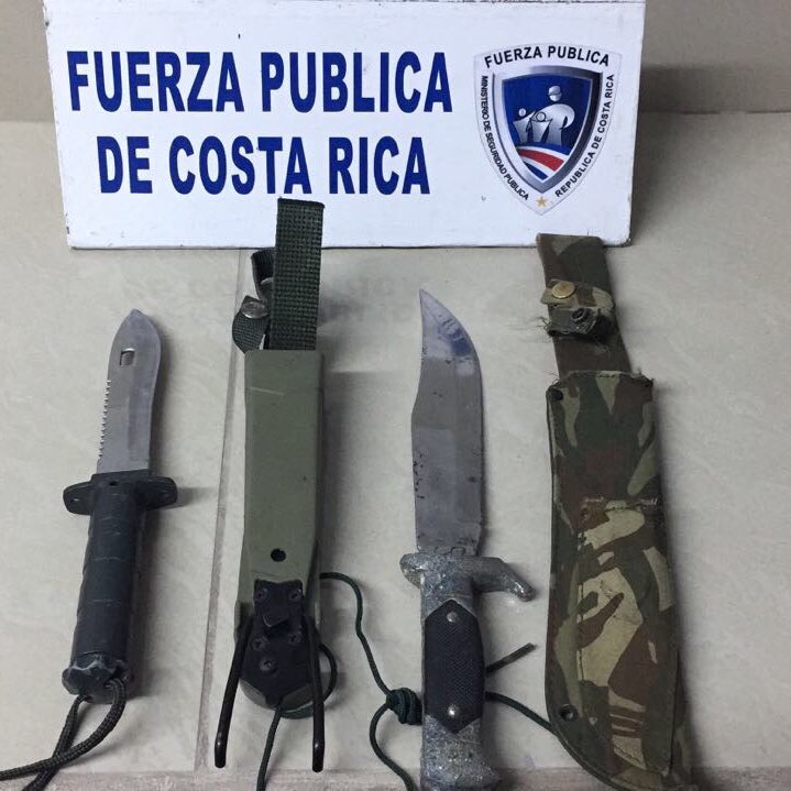 Trabajo de Fuerzas Especiales y GAO en San José, permite decomisar armas, droga, chalecos y dinero <a href="/fuerzapublicaCR/">Fuerza Pública CR</a> #HacemosNuestroTrabajo