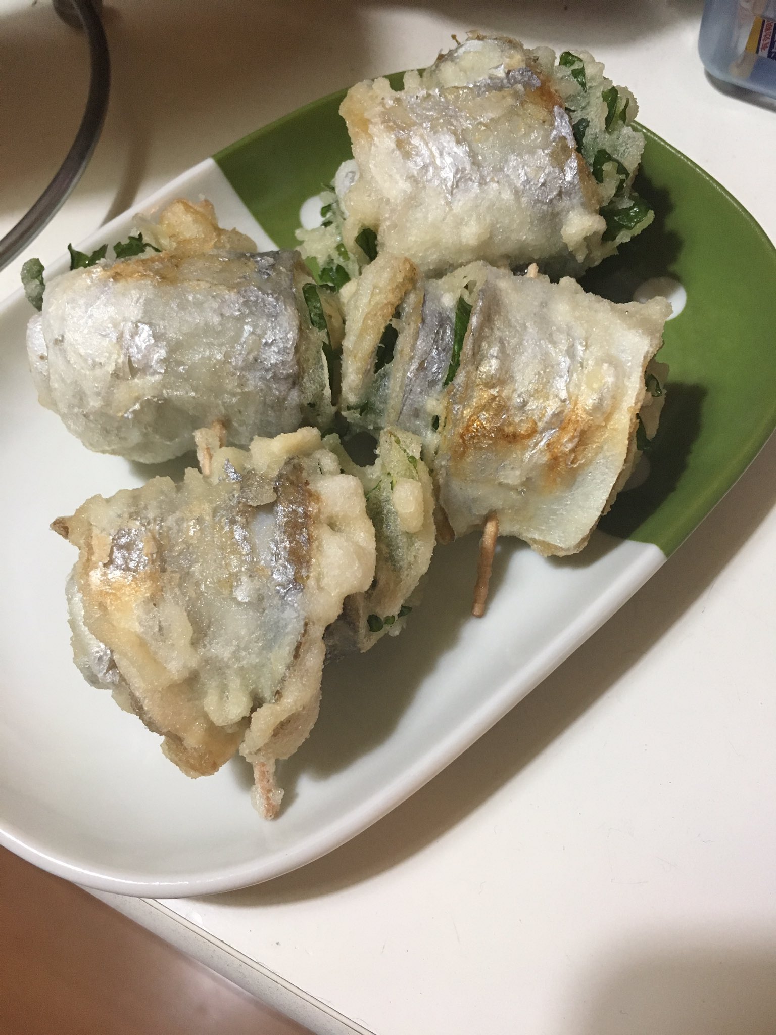海好き 今回は大葉を挟んでロールにして天ぷらに 残りで南蛮漬け 骨せんべいしました カマスは開いて塩焼きに 太刀魚 天ぷら 骨せんべい 南蛮漬け カマス塩焼き T Co Q5vz4h2uhv Twitter