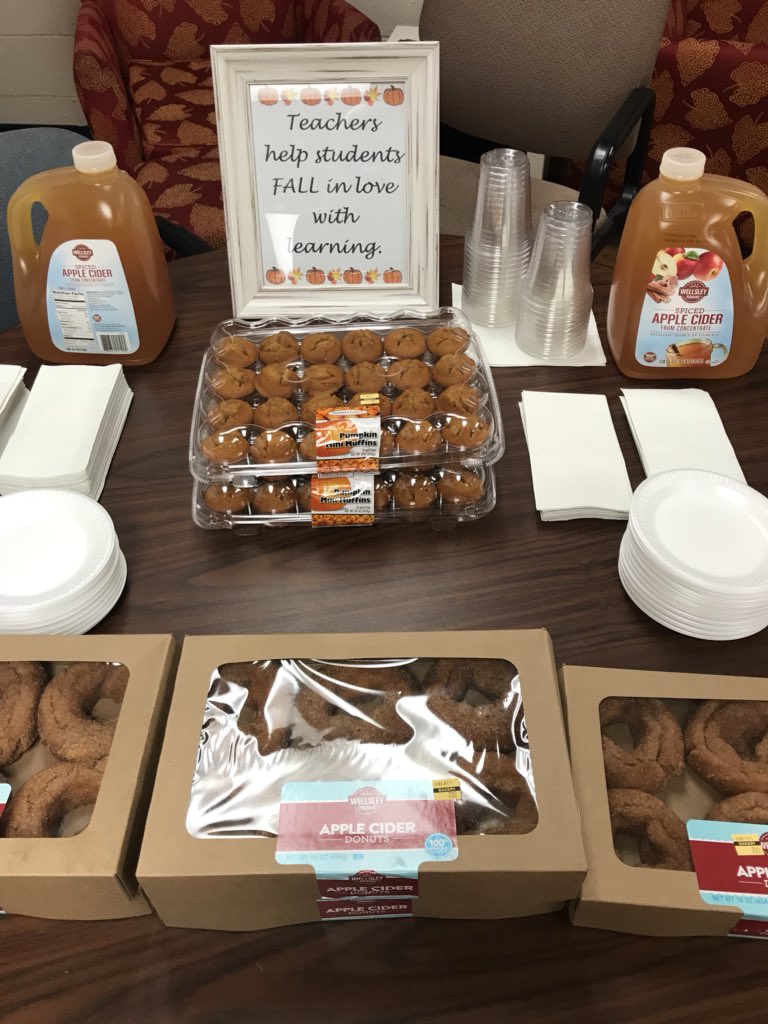 MissGarfall's tweet photo. Teacher appreciation @LakelandSchool is very important. Lakeland staff go to the teacher’s lounge to enjoy a special treat! #lakeland12 https://t.co/2oE3EexBPz