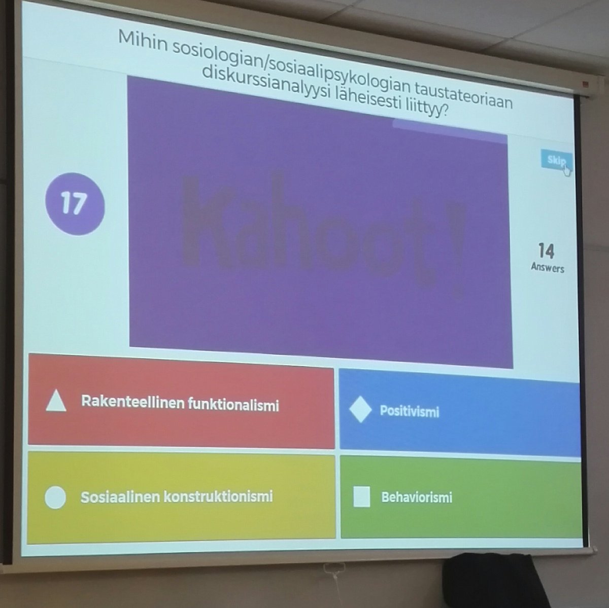 Tänään opiskelijoiden vetämä alustus sidosryhmäkonflikteista hyödynsi #kahoot 'ia ja sisälsi #tieteenfilosofia 'a #happyteacher @jkk_uta