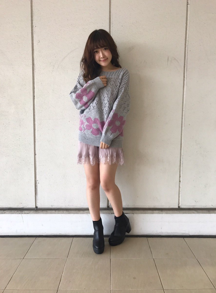 Dazzlin渋谷109店 No Twitter 新作 フラワーヘムシャギーニット 6 900 Tax レースプリーツショートパンツ 5 500 Tax ふわっとした袖の形とお花がポイントのニットです レースのショートパンツと合わせてかわいいコーディネートにしてみました Dazzlin