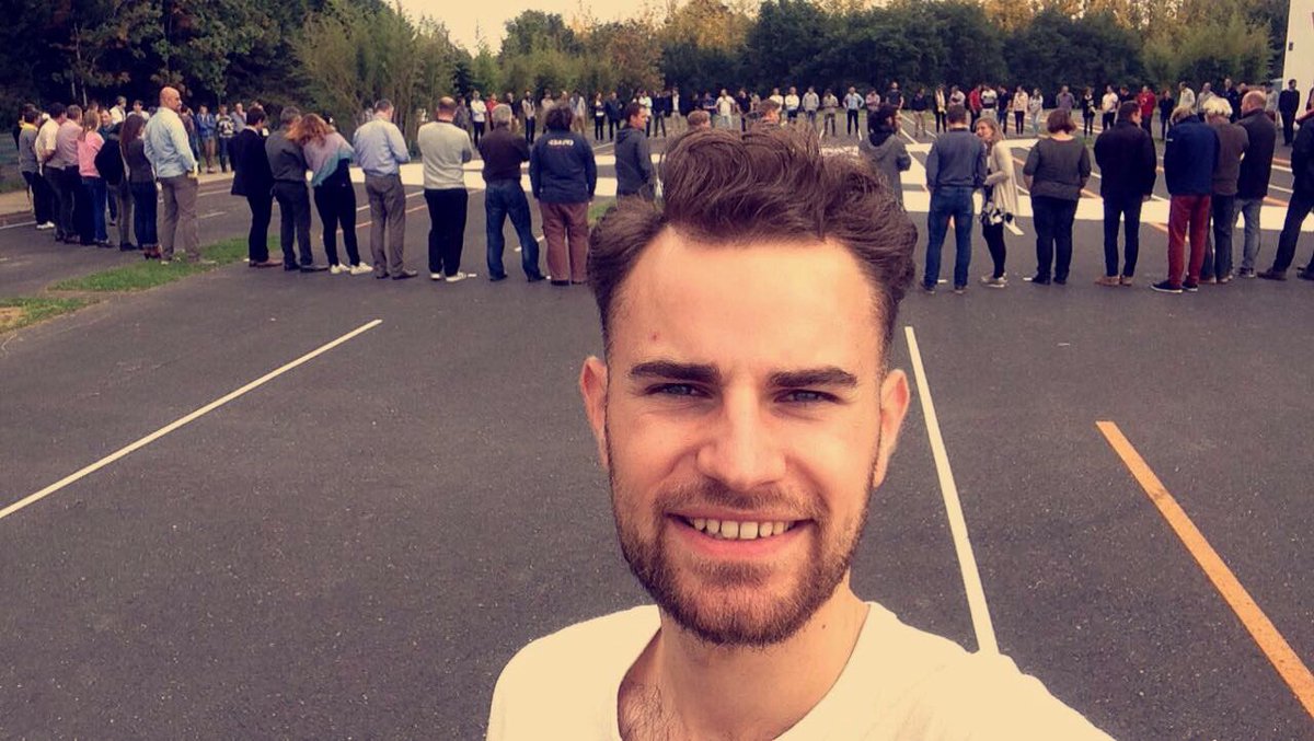 AdrienMascunan's tweet photo. #Spaceselfie au Hackathon Airbus #pixelman #hack4tomorrow #nantes https://t.co/4qGnDU3nVW