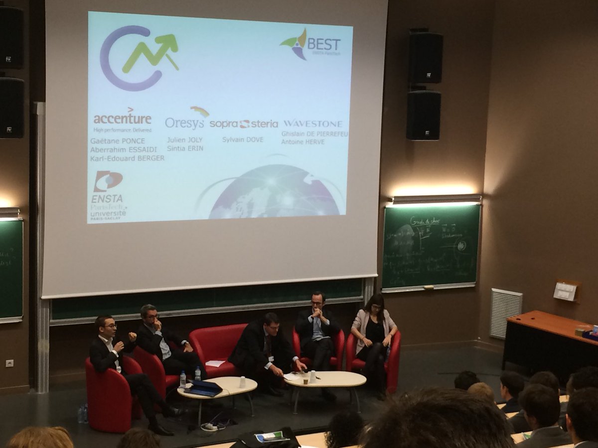 ConsultMeeting's tweet photo. La table ronde se termine par des échanges entre les étudiants et les intervenants. https://t.co/2JQ9LZmEEY