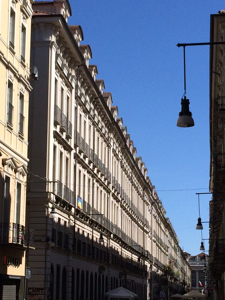 AlessandroForn6's tweet photo. GOOG MORNING from TORINO #art #ilovetorino #photo #photography #torino #baroque #turin #architecture #PlaceRoyale #RoyalSquare #iloveart https://t.co/jSJdNwlQnC