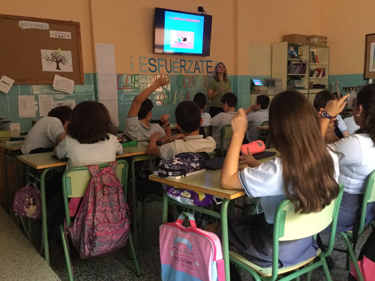 colVsalud's tweet photo. Hoy comienza la formación de MEDIADORES en Primaria, recordando las palabras del Papa Francisco "El diálogo construye La Paz". https://t.co/9MH3ZXIdSC