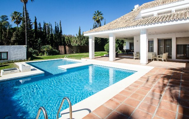 Planning Marbella 2018?

We have 10+ stunning villa options available to suit all group sizes🏠

More info👇

📧bookings@lovebanus.com 

#marbs