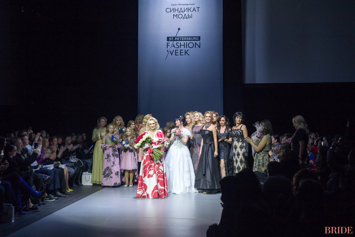 svadba's tweet photo. #Показ Модного дома Анны Овчинниковой на @SPBFW SS'18 https://t.co/OL5Yv8IV9j #bridemagru #spbfw #СПб #fashion https://t.co/magMA1GATh