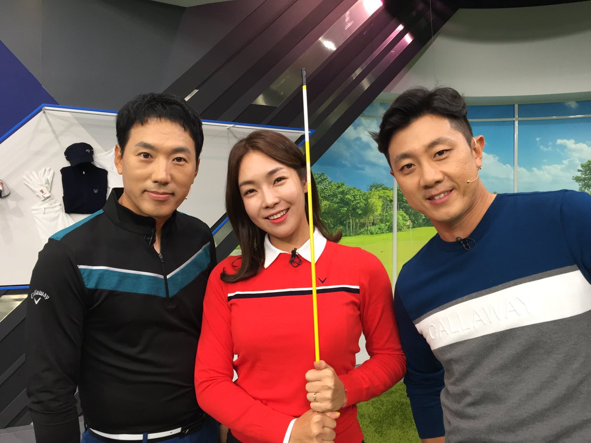 잠시 후 9시 30분! 
신 준 프로가 <스윙TEN 2017 비거리 완결편>을 공개하고
이 현 프로가 <불편하니까 스윙이다>를 알려드립니다