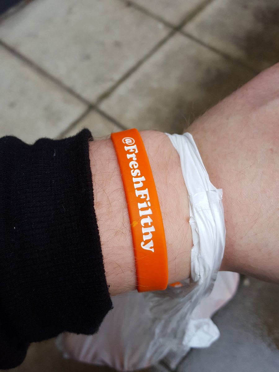 LeGingerGamer's tweet image. @FreshFilthy still rocking the bright orange arm band :D