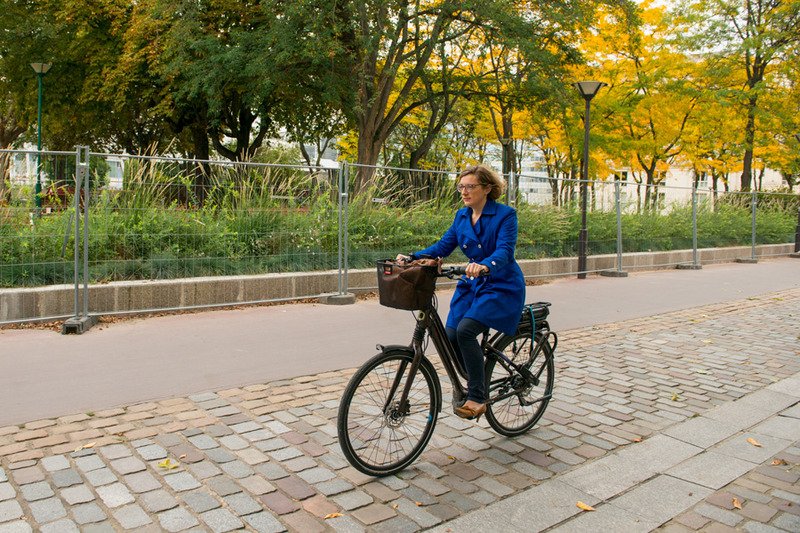 Paris's tweet photo. Alix a bénéficié de l'aide de la mairie pr s'acheter un vélo à assistance électrique: "Ça a changé ma vie" https://t.co/r3gD8BEqaD #CRM2017 https://t.co/3DFEcafGVw