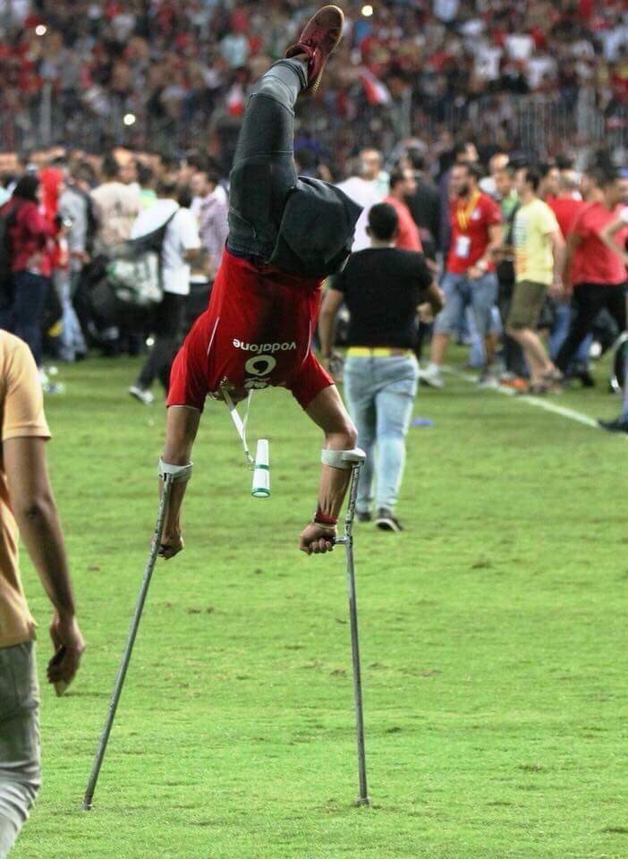 M__albugaly's tweet photo. الفيفا يطلب إعتماد هذه الصورة لمشجع مصري بقدم واحدة كتجسيد بأن كرة القدم أداة للأمل والإرادة https://t.co/VULKAKQpRK