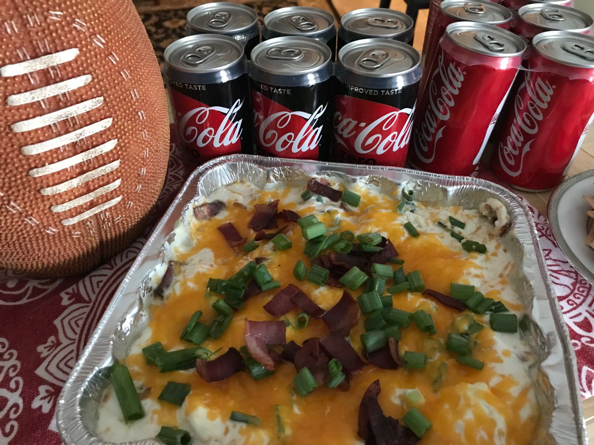 dailymomtivity's tweet photo. #ad Bacon~Cheddar Cheese Dip, Bring it to your next tailgate party! #GameDayBundle #PlayPauseRefresh https://t.co/ekZGYND033 https://t.co/AjcIPmjRAM
