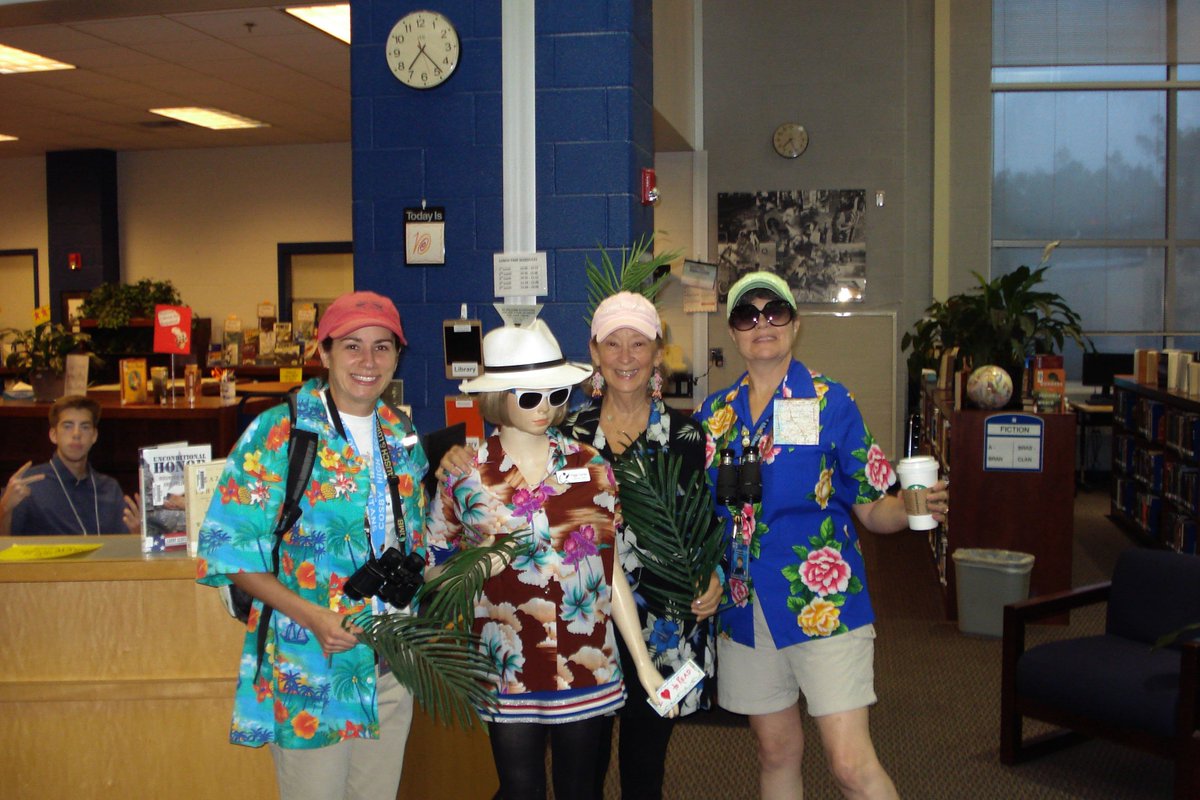 CosbyLibrary's tweet photo. Cosby library has THE tackiest tourists! #oneccps #ccpslibraries https://t.co/yyMRQzv1Ln
