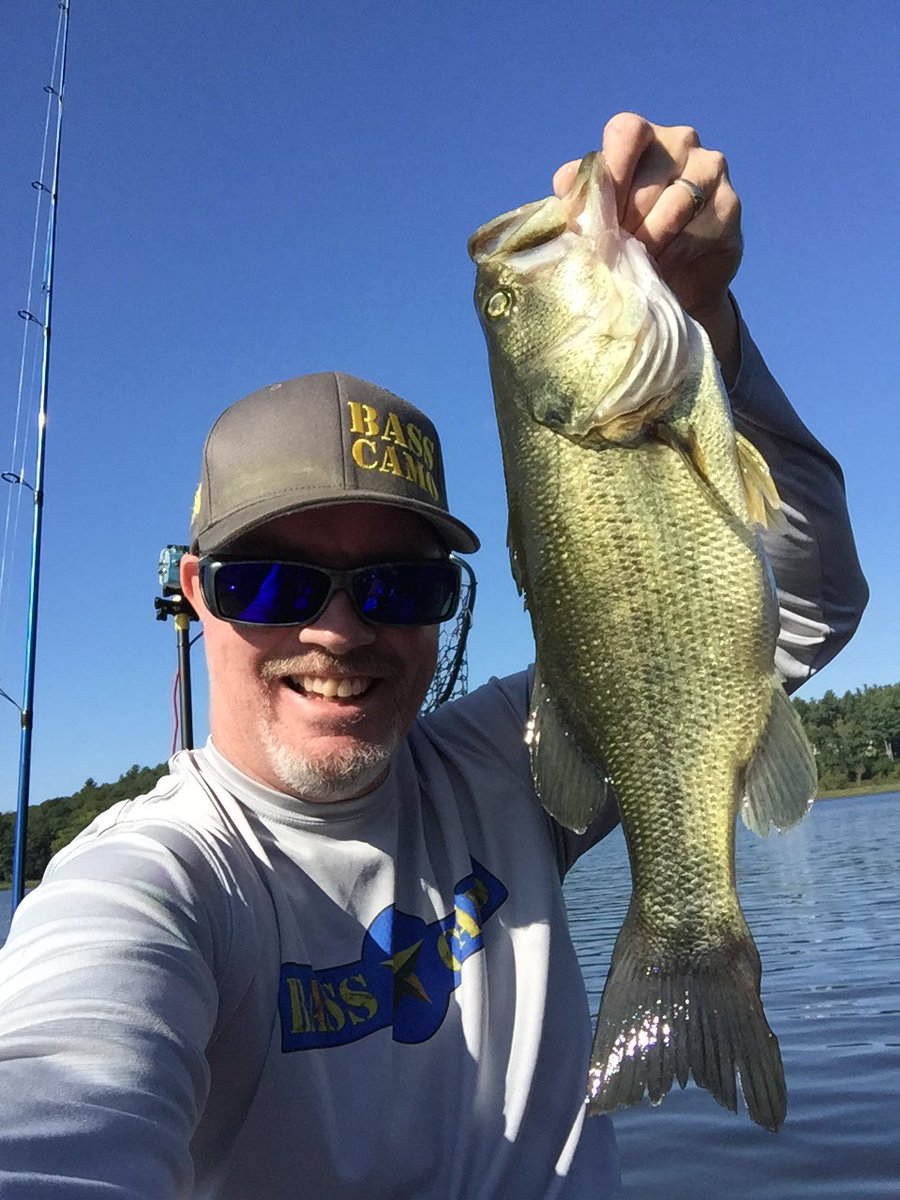 BassCamo's tweet image. Happy #humpday #BassCamo friends the #fallbite is just starting to heat up in the northeast wet those lines bend those rods 👊#wefish👊