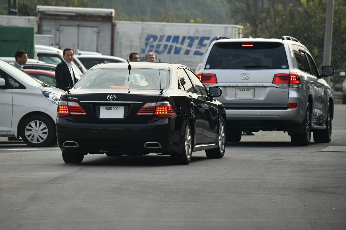 Mf10l33 自民党 岸田政調会長の車列 久留米ナンバーの0ランクルに乗車してきたようで てっきり黒塗りセダンで来ると思っていたので意外でした 後続には0クラウン警護車がピッタリと張り付き 到着後は警護員が速やかに展開しました 警護員の威圧感 Mf10l33 自民党 岸田政調会長の車列 久留米ナンバーの0ランクルに乗車してきたようで てっきり黒塗りセダンで来ると思っていたので意外でした 後続には0クラウン警護車がピッタリと張り付き 到着後は警護員が速やかに展開しました 警護員の威圧感