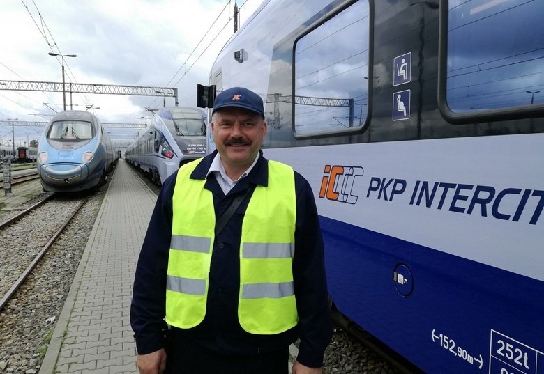 Kronika24pl's tweet photo. Praca rewidentów PKP Intercity od kuchni [WIDEO]
https://t.co/OG67tY1V5e
#rewident #PKP #Intercity #kulisy #odkuchni https://t.co/lTpNFtiXLF