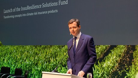BMZ_Bund's tweet photo. #Klimarisikoversicherungen: Bundesregierung & KfW bauen Kooperation mit Versicherungswirtschaft aus #InsuResilience https://t.co/fWVmURKHyB https://t.co/Hsxdyq2e4V