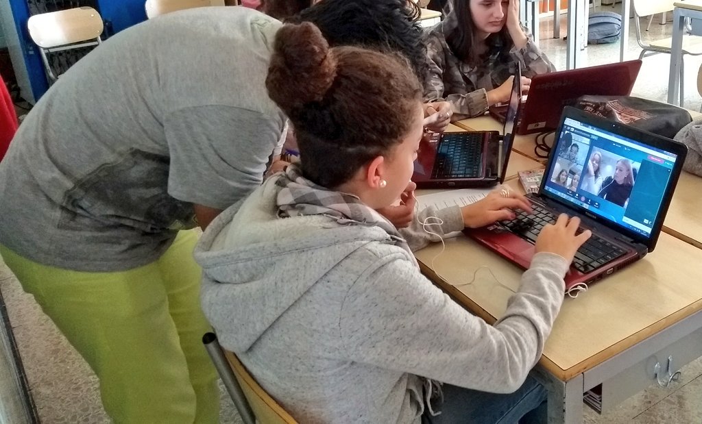 MaristakBilbao's tweet photo. @SammenProject @appear_in Our students have been able to talk to some partners at #nesbruvgs. Hope to see you soon after this first experience! https://t.co/BhhjTANVzZ