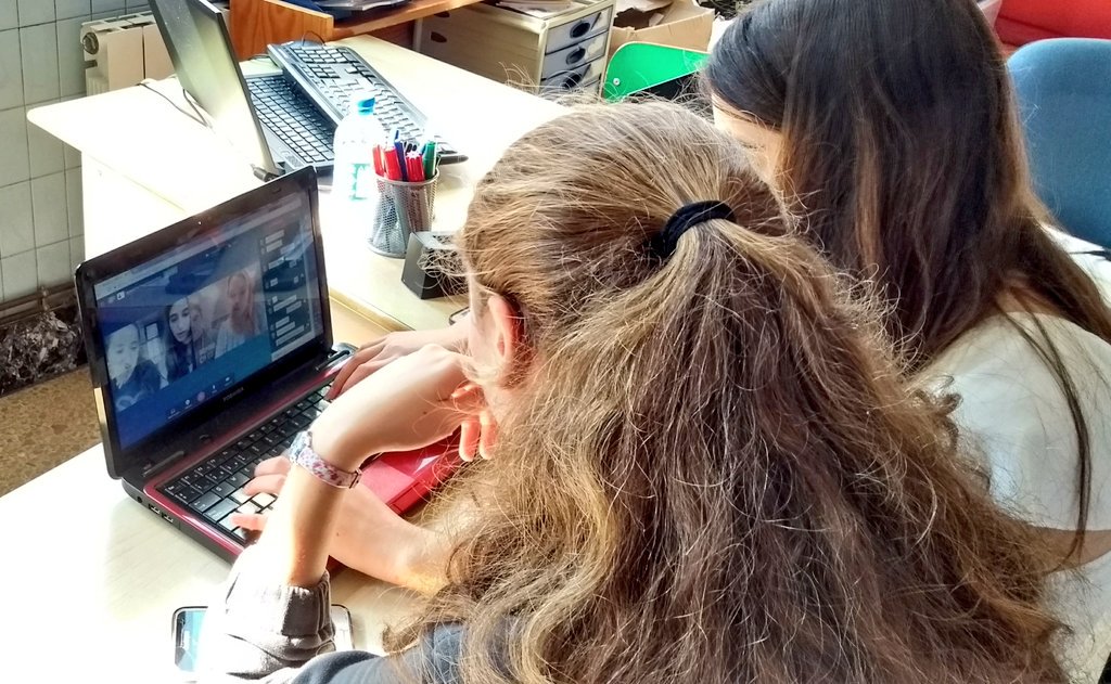 MaristakBilbao's tweet photo. @SammenProject @appear_in Our students have been able to talk to some partners at #nesbruvgs. Hope to see you soon after this first experience! https://t.co/BhhjTANVzZ