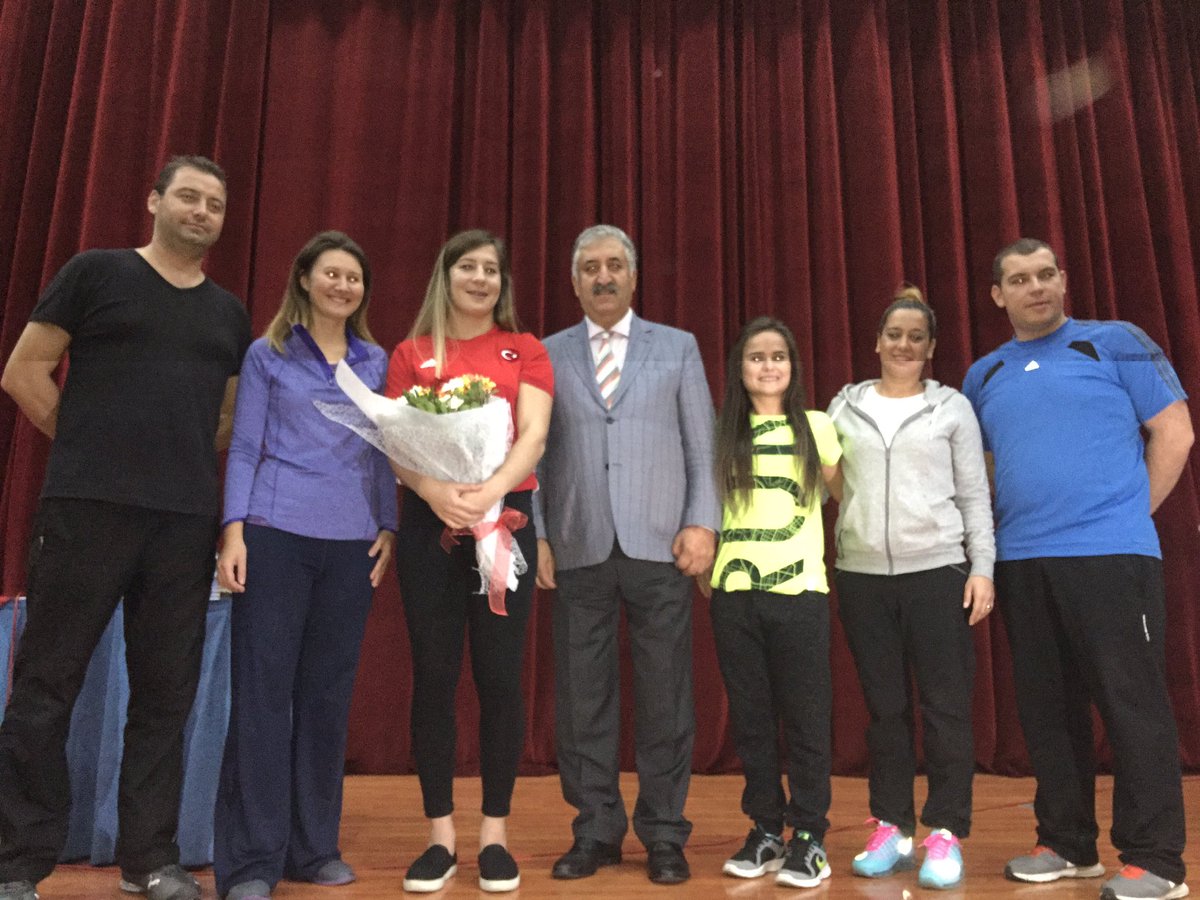 MahmutBozturk's tweet photo. 75 kilo Dünya güreş şampiyonu sporcumuz Yasemin Adar'ı öğrencilerimizle buluşturduk.@EnverYucel @bahcesehir_k12 @dagozlem https://t.co/2sNMF5kTPV