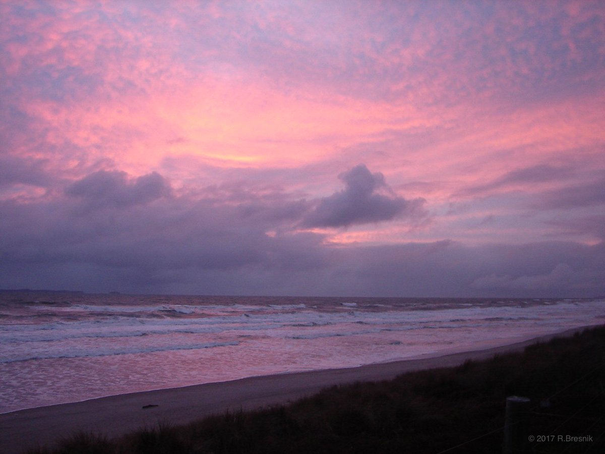 Stunning sunrises along the 16 miles of beautiful white beaches at New Zealand’s Papamoa beach.  #OneWorldManyViews