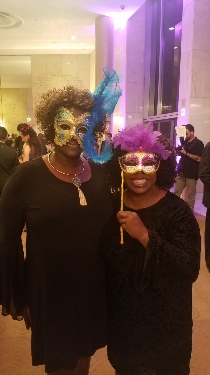 robinsthorne's tweet photo. Celebrating supplier diversity #unmaskingexcellence at #lea2017 with awardee @SCE  @CarlaYarbro @TheInfoDiva @Mukurima @CalBCC https://t.co/xLG7nAkOc2