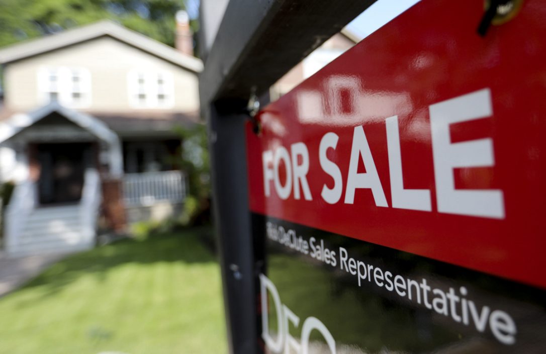 DLCCanadaInc's tweet photo. ‘Puzzling’ Toronto real estate market could frustrate push for price fix, CMHC says  https://t.co/pfB9bac3jv https://t.co/drhdf4iPKe