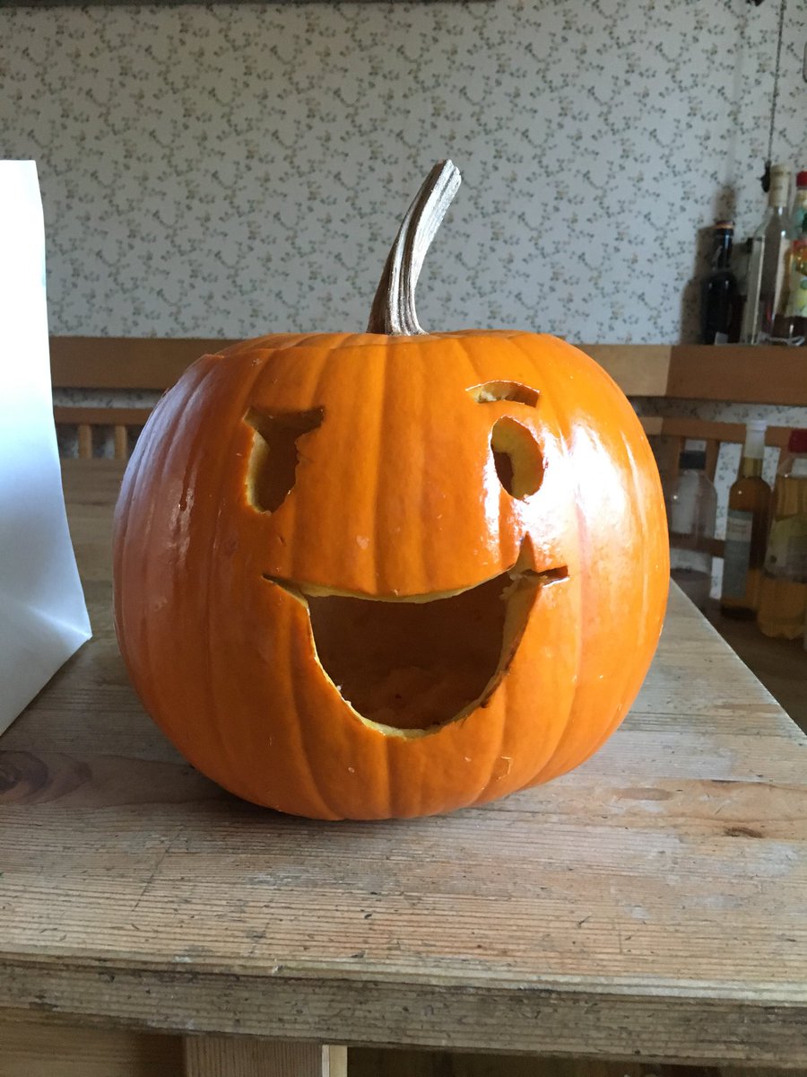 Sorayasmiley's tweet photo. Now that halloween is coming i had to come up with an idea for my pumkin ... well thats how it turnt out @theodd1sout https://t.co/qXNQCfsD79