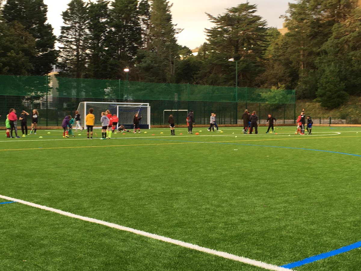 bowstreethockey's tweet photo. Ymarfer gweithgar o hoci #YHA #myfryrwyr #gwirfyddolwyr #aelodaunewyddbobwythnos @AberSport @HockeyWales @AUWomensHockey https://t.co/czvFkdZTcM
