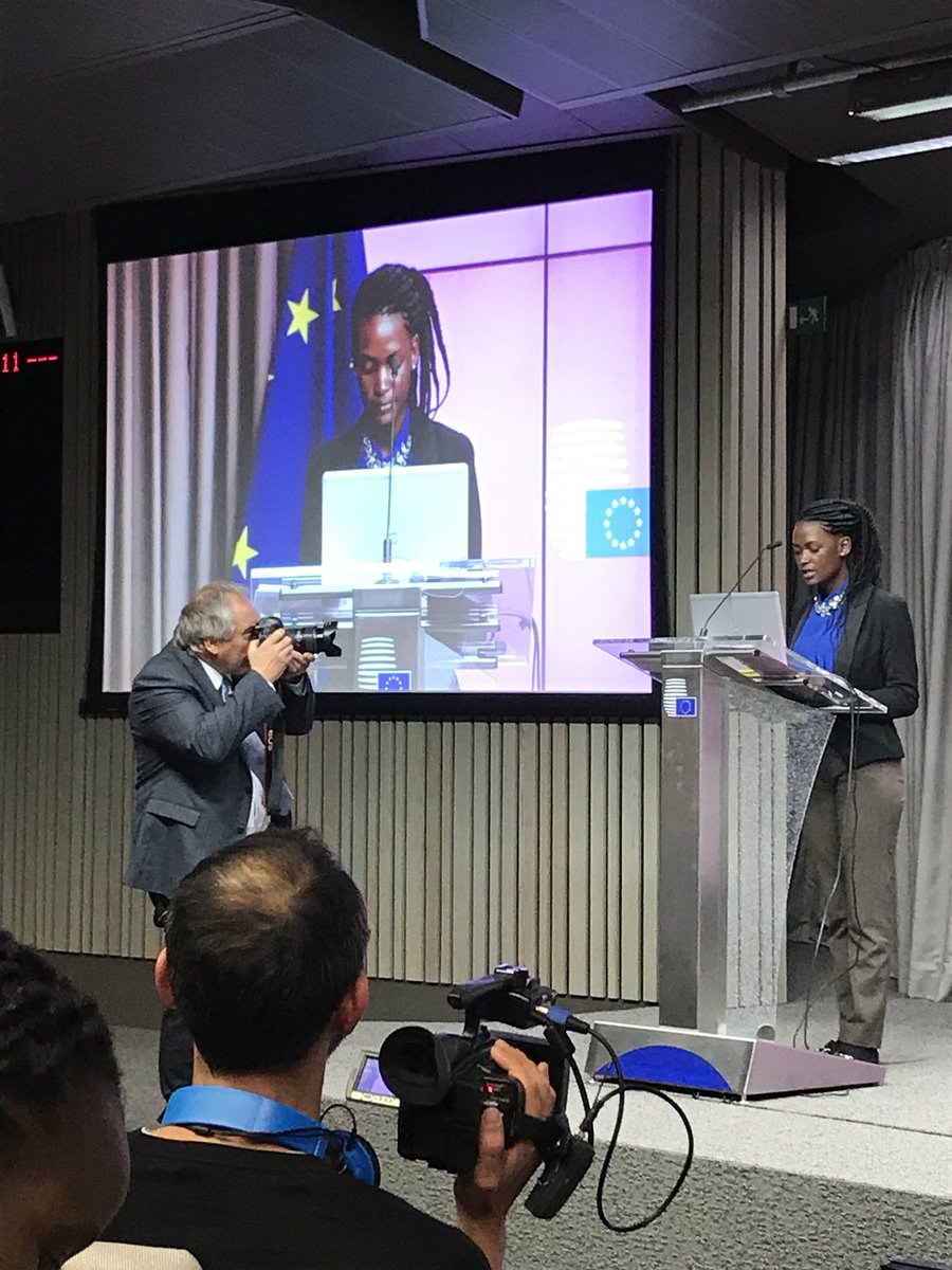 F__Timmermans's tweet photo. Inspiring conversations and an impressive speech. Ritah showed that #GirlsCan when she took over my job -&amp;desk!- for today’s #GirlsTakeover https://t.co/9jx9IVD5vU