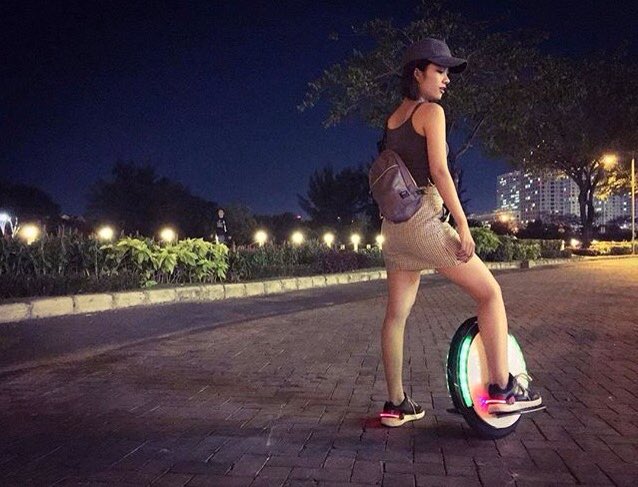 CreativeRiders's tweet image. With the Ninebot App users can change their units colors for a fun and safe way to travel at night. Photo Hannieju creativeriders.com