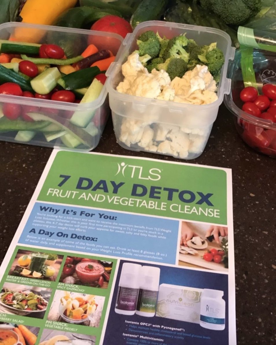 TLSWeightLoss's tweet photo. .@maasteph chooses the #TLSDetox to stay healthy year-round! π
Whatβs your favorite thing about our #detox? Tell us in the comments! π https://t.co/W9BqtV0TXD
