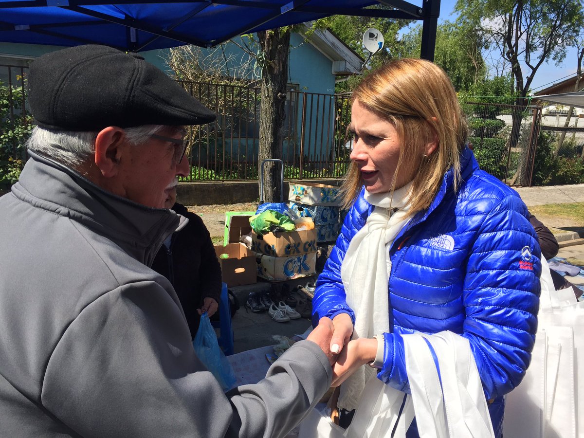 Clo_Aravena_L's tweet photo. Hoy recorrimos y conversamos con los feriantes y vecinos de Longaví #DialogandoSeConstruye https://t.co/wj06OJB2ti