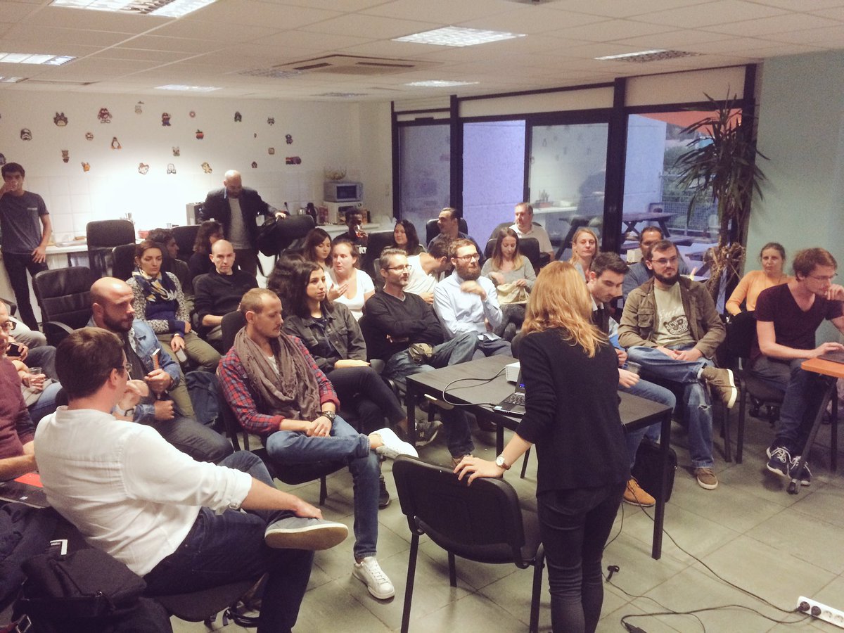 ChloePellen's tweet photo. Apres l'apéro : Adobe XD by @Clairdell c'est parti ! @flupa @TabMoLabs #AperoUX https://t.co/ohi8JGDWw5