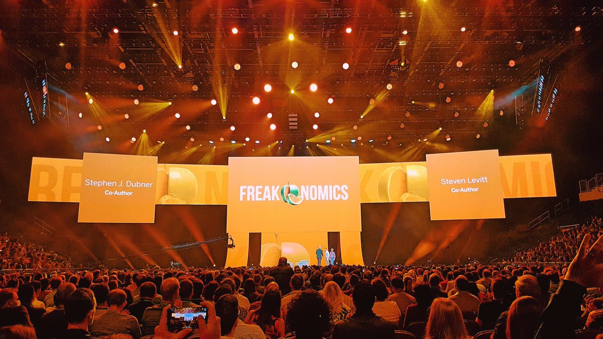 databutterfly's tweet image. &quot;Great insights are inside of you,  not in your data.&quot; Great keynote @tableau  by @Freakonomics #Data17 #wearedatapeople #tableauconference