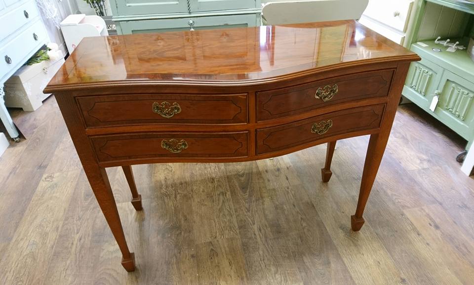shelleschic's tweet image. See what this slightly dated walnut console table looks like now on my FB page ;) bit.ly/2bl7XcA #furniture #chalkpaint #upcycling