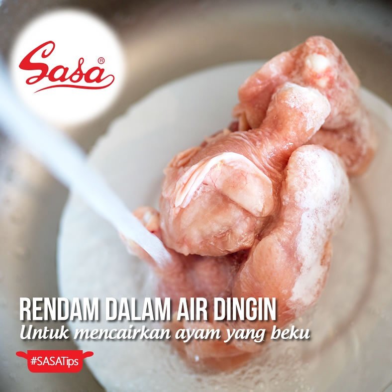 Sasa_Melezatkan's tweet photo. Mencairkan ayam beku di udara terbuka itu salah loh. Nah bagaimana SasaCooks mencairkan ayam beku? Yuk share di kolom komentar ^^ #SasaTips https://t.co/G8wf4VUKxO