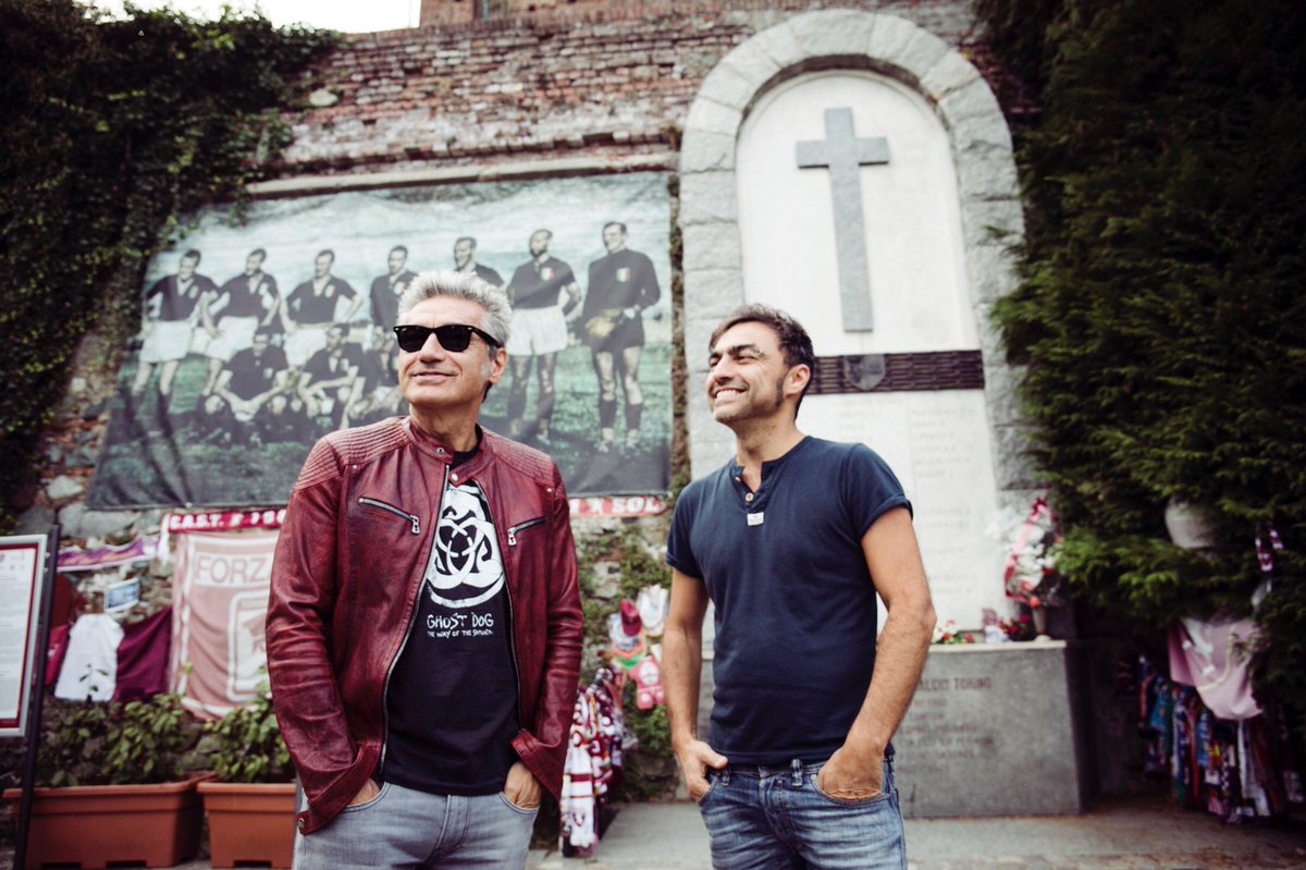 marcoligabue's tweet photo. Io, tifoso del Toro, orgoglioso di aver portato mio fratello a Superga. https://t.co/CqxX1FA756