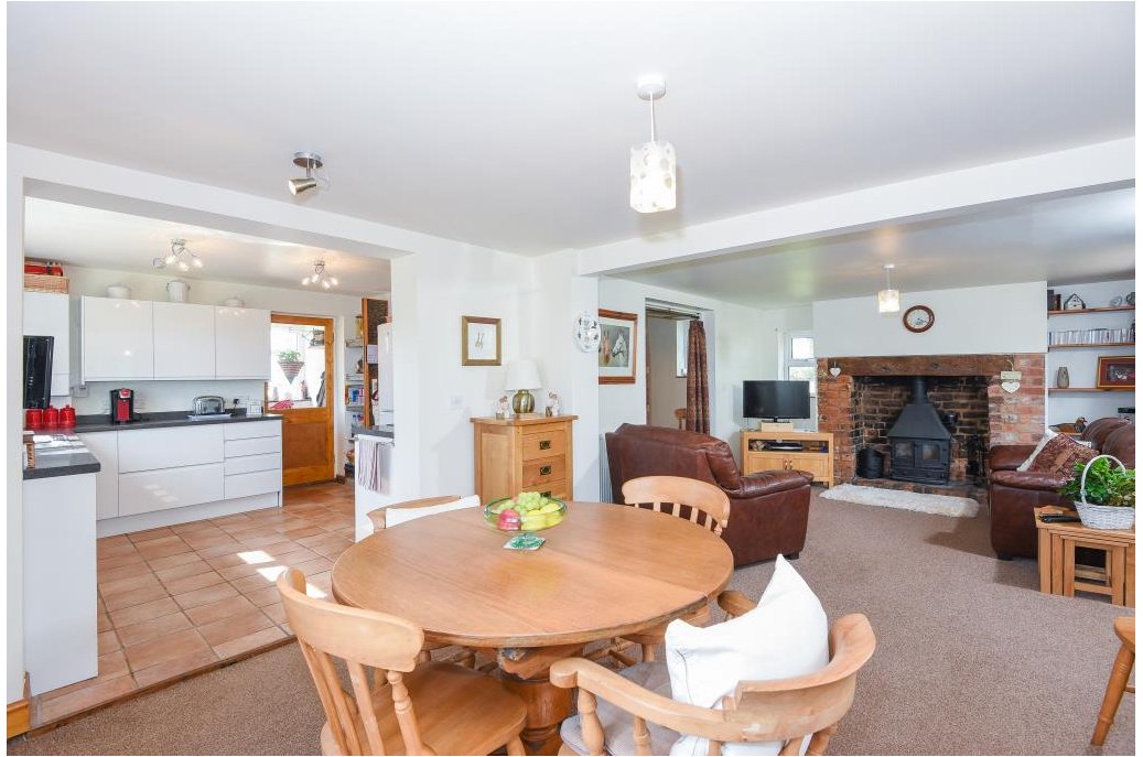 RBBProperty's tweet photo. You access this #property via its very own private lane! That’s one way to make a good first impression #home https://t.co/5u7ts8KPF7 https://t.co/NK04AToHRT