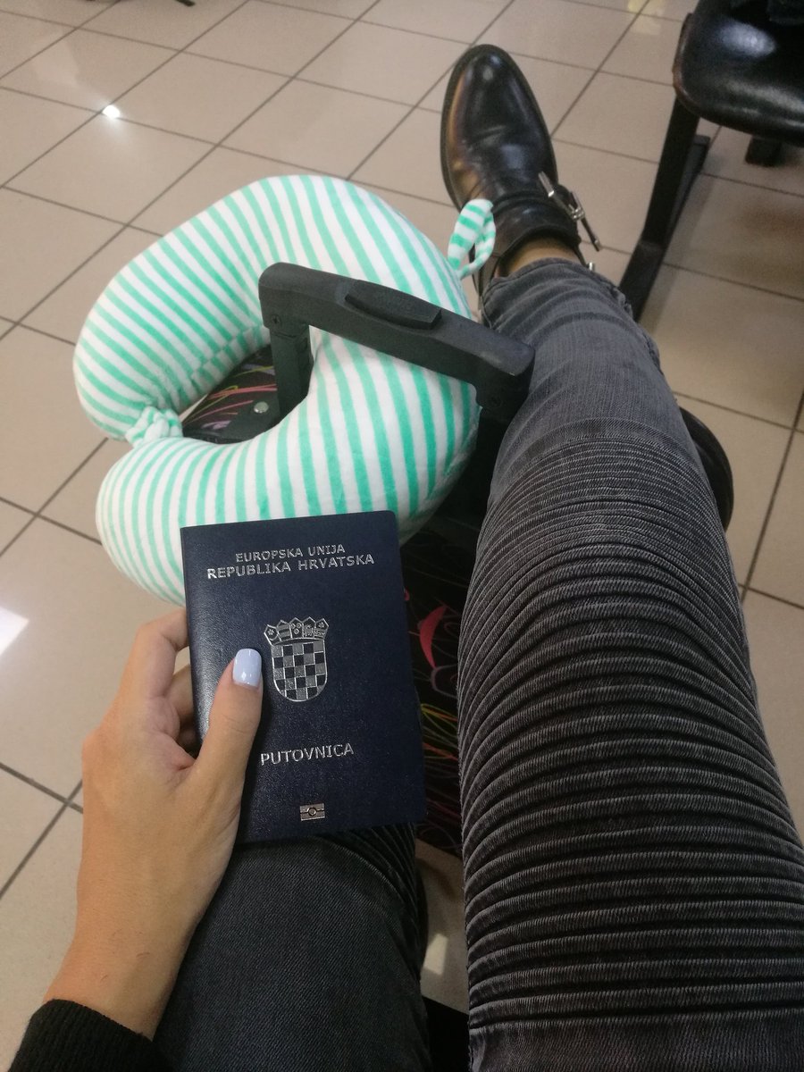 blooby_b's tweet photo. Kad me pitaju kakav ti je dan. 🕶
#Srpsko-hrvatsko-bosanska stranoplaćenička duša ✌✈ https://t.co/LDWxgVDf9I