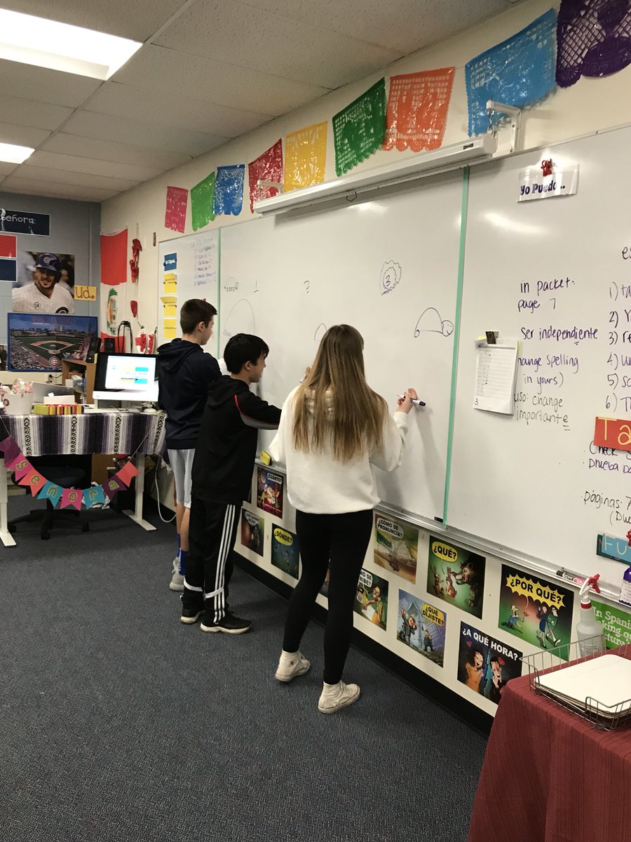 SenoraHackett's tweet photo. ¡Tortuga! @sms8west @sms8east #presentationalmode #smswl #southlearns https://t.co/urokLyoSP0